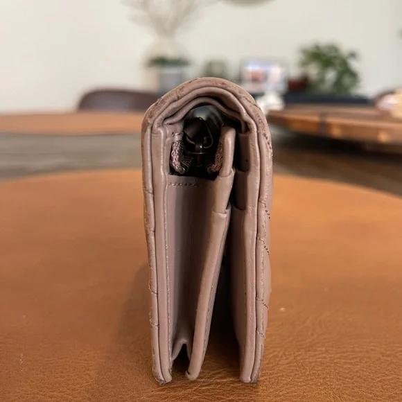 Gucci Wallet 100%Authentic - Picture 6 of 8